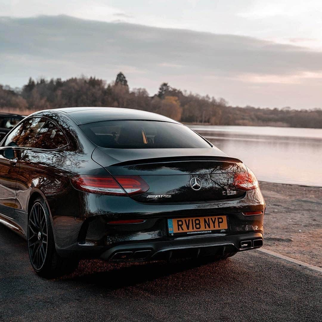 メルセデス・ベンツさんのインスタグラム写真 - (メルセデス・ベンツInstagram)「Making memories. 📍 Photo by @shotbyjamieb. __________ [Mercedes-AMG C 63 S Coupé | Kraftstoffverbrauch kombiniert: 10,1 l/100 km | CO₂-Emissionen kombiniert: 230 g/km | mb4.me/nefz] . #MercedesBenz #🌟 #MercedesAMG #AMG #CClass #AMGC63S #Coupé #mbfanphoto #automotivedesign #memorys #mbcar」6月9日 18時30分 - mercedesbenz