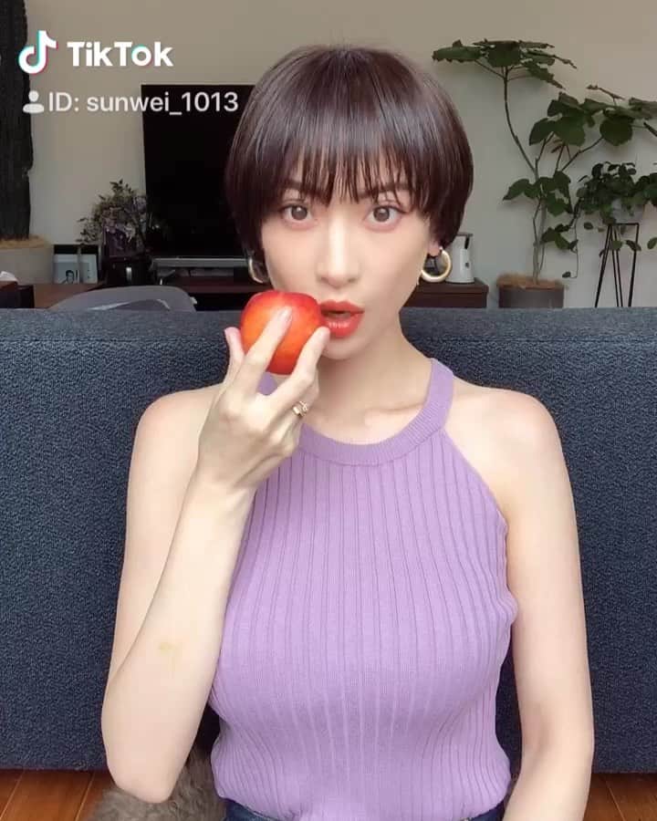 ソンイのインスタグラム：「息子くんお散歩から帰ったら爆睡のため、ママはtiktokで一人遊び🤳🏻🍝🍸🍽🍕 最後は久々の。。。🤪🤞🏻笑 どの文字の顔が好き？🤣 #お食事デートのさしすせそ #pr #tiktok https://go.onelink.me/BAuo/606dc445」