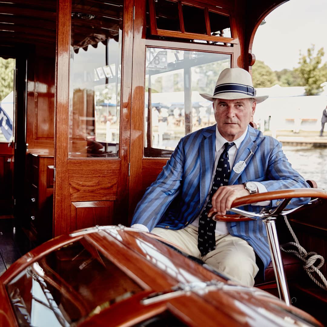 ハケットのインスタグラム：「Throwing it back to last year’s @henleyroyalregatta with the ultimate gentleman Jeremy Hackett. To look as suave as @mrjhackett himself at this year’s regatta, head online to browse the HRR collection #BlazersOfGlory #HenleyRoyalRegatta」