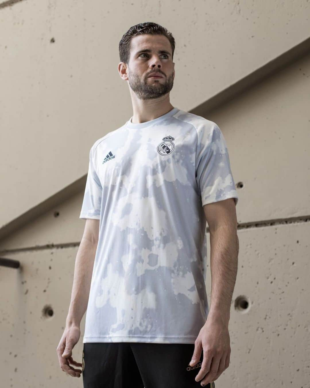 レアル・マドリードさんのインスタグラム写真 - (レアル・マドリードInstagram)「Fuelled by expectation. Our new pre-match kit, by @adidasfootball. 👕 Link in bio #HalaMadrid | #DareToCreate」6月9日 17時09分 - realmadrid