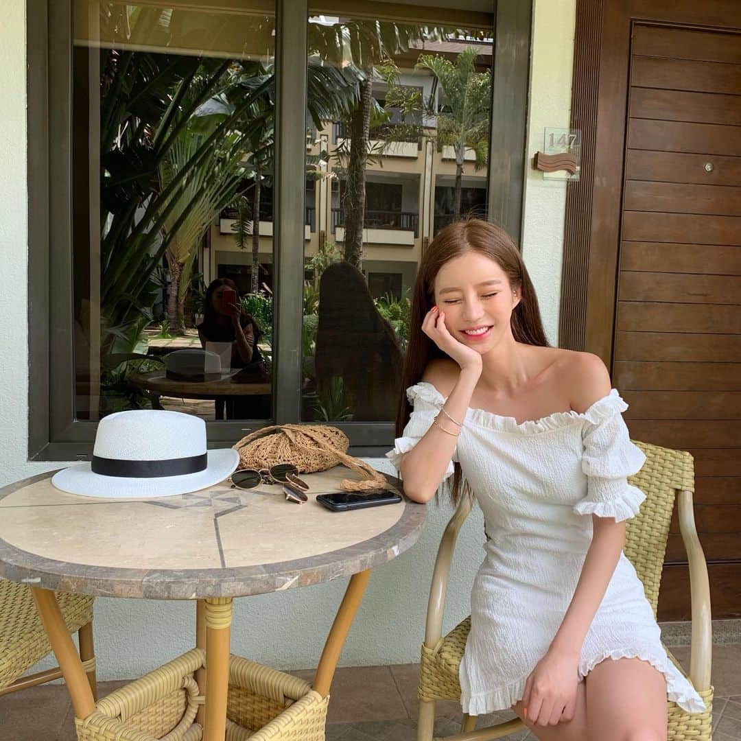 Son Ju Heeさんのインスタグラム写真 - (Son Ju HeeInstagram)「보라카이는 뭔가 익숙해서 좋다😊 - #리샵 #boracay #ootd」6月9日 17時22分 - juhee__ss