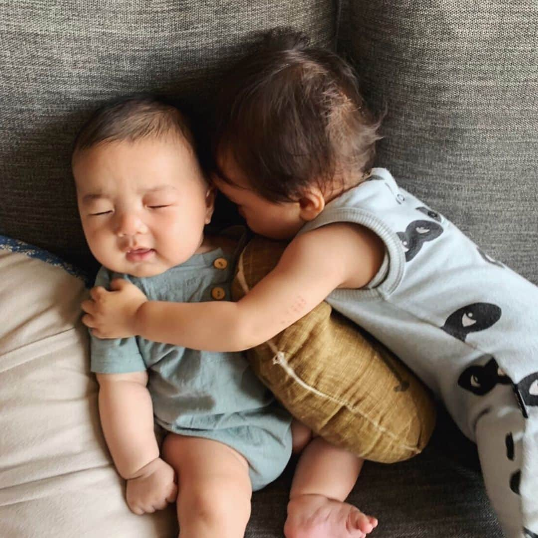 柏木作夢さんのインスタグラム写真 - (柏木作夢Instagram)「👶🆚👶 ・・・ #son #family #friend #guys #boys #photooftheday #goodtimes #competition #l4l #f4f #baby #children #mood #instagood #instamood  #instababyboy #love #iloveyou #景色 #柏木景色 #息子 #赤ちゃんのいる生活 #赤ちゃん #赤ちゃん写真 #赤ちゃんのいる暮らし」6月9日 17時15分 - samukashiwagi