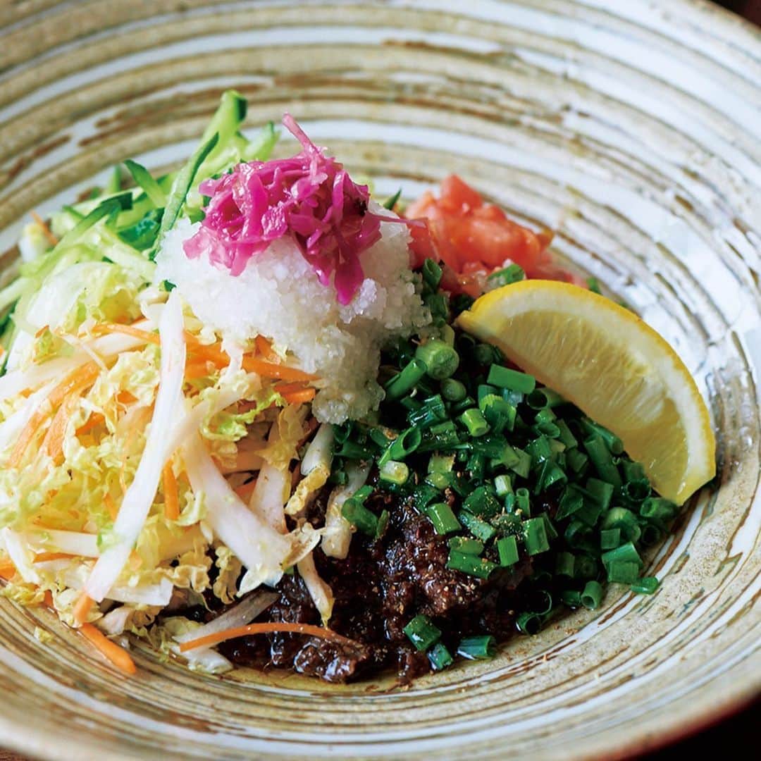 FRaUさんのインスタグラム写真 - (FRaUInstagram)「地元住民が教えてくれた#沖縄 の魅力。滋味深くて生命力溢れる食材が豊富なやんばるで味わいたい絶品グルメをご紹介！ やんばるの野菜や食材を主役にした創作中華料理を味わいたいなら#山原食堂Kuni へ！ . #FRaU #ローカル旅 #okinawa」6月9日 17時20分 - fraumagazine