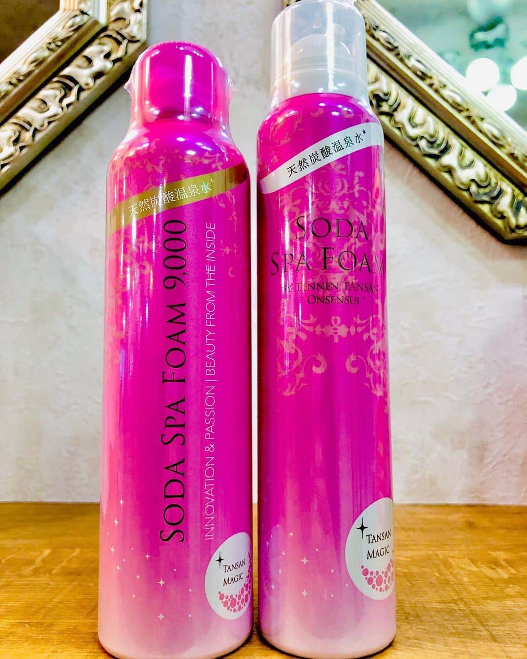 salon PRATiNO(サロンプラチノ)のインスタグラム：「CLAVIS PRATINO大人気商品のご紹介です💖  お肌のケア用品、炭酸パック 《 ソーダスパフォーム 》です👀✨ 洗顔後のお顔にのせて使うパック🌟🌟 お肌のシミ、たるみ、くすみ、ニキビが改善されて お化粧ノリもとても良くなり、リフトアップの効果も🙆🏻⭕️ とっても優秀なソーダスパフォーム🌟  私達も何度もリピートして使っています🤤 炭酸パックをした後は お肌がとても潤っていて 化粧水をつけるのを忘れるほど…😱💙 当店では濃度の違う8000と9000の2種類を取り扱っております🤩👍🏾 1000の濃度差がありますがどちらも使い心地good✨ ・ソーダスパフォーム8000 ￥3,024(税込) ・ソーダスパフォーム9000 ￥3,564(税込) . . 【CLAVIS PRATINO】 ◇月曜日～土曜日 11:00～20:00 ◇日曜日 11:00～18:00 ※時間外はお問い合わせください。 愛知県名古屋市中区錦3-4-19石垣ビル７Ｆ ☎︎052-962-7017 . . #hairstyle #hair #cornrow #clavispratino #pratino #hairsalon #FIBREPLEX #nagoya #haircolor #love #特殊ヘア #ブラックヘア  #コーンロウ #ブレイズ #ソーダスパフォーム #派手髪 #ヘアカラー  #外国人風カラー#バレイ CLAVIS PRATINO大人気商品のご紹介です(^^)」