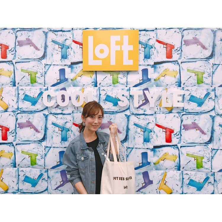 大谷朋子さんのインスタグラム写真 - (大谷朋子Instagram)「♡ * これがあれば真夏も怖くない🌻 * 全国の @loft_official で展開中の 「クールスタイル」&「ロフトのベストコスメ2019ss」のイベントへ◡̈♪ * 真夏も快適に過ごせそうな“夏のクール商材”を たくさん紹介していただきました💙 * 𓇼写真2𓇼 パッケージが可愛い #OHANAMAHAALO の クールウォーターミストと冷んやりボディジェル♡ 𓇼写真3𓇼 #CLAYGE の #ボディウォッシュ は、 クレイでなめらかな洗い上がりでスッキリ清涼感！ 見た目も涼しげ♡ 𓇼写真4𓇼 #我的美麗日記 のシートマスクからは、 冷んやり気持ちいいジェル美容液タイプの シトラス クールミントマスク♡ 𓇼写真5𓇼 #ヴェレダ のホワイトバーチボディオイル。 ヒップや太もも、腕周りのケア用のマッサージ、気になります！ * 布や衣類用のスプレーも気になるものがたくさん！！ 𓇼写真6𓇼 #アイスアロマミスト は、衣類にシュッとするだけで冷んやりクール！ 背中や襟元、ワキや靴下にも効果的！ 風邪ひかないようにねって言ってましたw 𓇼写真7𓇼 寝る前のシーツにシュッとしたいのが、 #クールシャワー ♡ これで寝苦しい夜も快適に眠れそう◡̈ * 𓇼写真8𓇼 水に濡らすと冷んやりと気持ちいい #アイスタオル 💙 首にかけているだけで日焼け対策にもなるし、これはお出かけの必需品になりそう！ * 𓇼写真9𓇼 ビール好きの方にぴったりの #ハンディビールサーバー 🍺 ビールの旨さは泡で決まる！！ 父の日のギフトにもよさそうです💛 * 他にも気になる商品がたくさん！！ 快適な夏が過ごせるよう、近くのロフトで今から準備したいです♪ * * #ロフト展示会 #クールスタイル #ロフトのベストコスメ2019ss #オハナマハロ #クレージュ  #我的美麗日記 #私のきれい日記 #mybeautydiary」6月9日 17時58分 - tomoko_ohtani