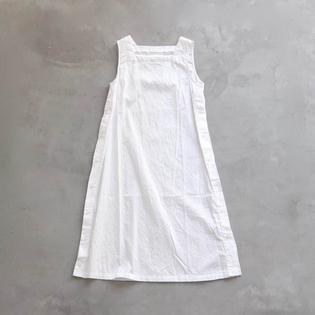 wonder_mountain_irieさんのインスタグラム写真 - (wonder_mountain_irieInstagram)「_ ［#wm_ladies］ Engineered Garments / エンジニアードガーメンツ “Square Neck Dress - Tone&Tone Dobby St.” ￥29,160- _ 〈online store / @digital_mountain〉 http://www.digital-mountain.net/shopdetail/000000009658/ _ 【オンラインストア#DigitalMountain へのご注文】 *24時間受付 *15時までのご注文で即日発送 *1万円以上ご購入で送料無料 tel：084-973-8204 _ We can send your order overseas. Accepted payment method is by PayPal or credit card only. (AMEX is not accepted)  Ordering procedure details can be found here. >>http://www.digital-mountain.net/html/page56.html _ #EngineeredGarments #エンジニアードガーメンツ one-piece→ #nigelcabourn ￥10,584- _ 本店：#WonderMountain  blog>> http://wm.digital-mountain.info _ 〒720-0044  広島県福山市笠岡町4-18 JR 「#福山駅」より徒歩10分 (12:00 - 19:00 水曜定休) #ワンダーマウンテン #japan #hiroshima #福山 #福山市 #尾道 #倉敷 #鞆の浦 近く _ 系列店：@hacbywondermountain _」6月9日 18時06分 - wonder_mountain_