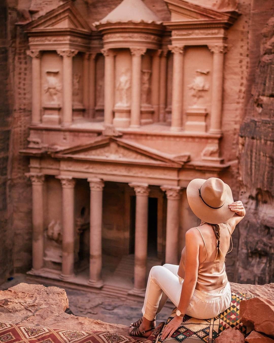 Kapten & Sonさんのインスタグラム写真 - (Kapten & SonInstagram)「'Travel as much as you can, as far as you can, as long as you can. Life’s not meant to be lived in one place.' 🌍 @labengale found the most beautiful spot in Petra! ✨#bekapten #kaptenandson⠀ .⠀ .⠀ .⠀ #adventures #traveladdicted #travelgram #passportpassion #takemethere #igtravel #instanature #travelgoals #girlstravel」6月9日 18時00分 - kaptenandson