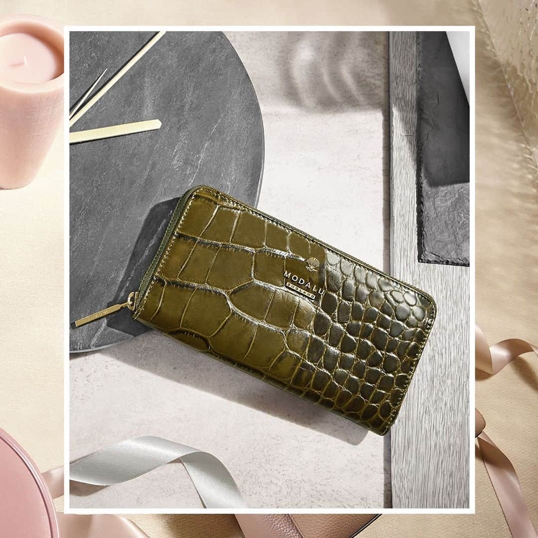 モダルーのインスタグラム：「Beautifully crafted in soft leather, the Pippa zip around purse is a timeless style in a khaki croc finish. Was £69, now £23 #ModaluMoments #LeatherPurse #London」
