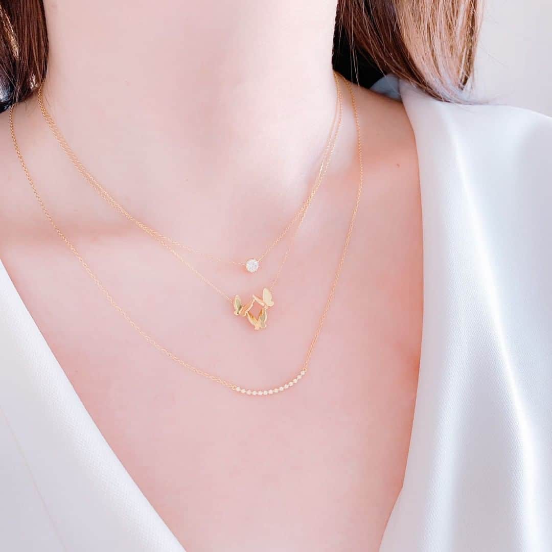 アーカーさんのインスタグラム写真 - (アーカーInstagram)「. 華奢で繊細なモチーフが多いAHKAHのジュエリー✨ 繊細だからこそ重ねてつけても重たい雰囲気にならず、気分や好みに合わせて自分らしいスタイリングが楽しめます💗 . #AHKAH #jewelry #necklace #jewelrycoordinate #layered #present #アーカー」6月9日 18時01分 - ahkah_official