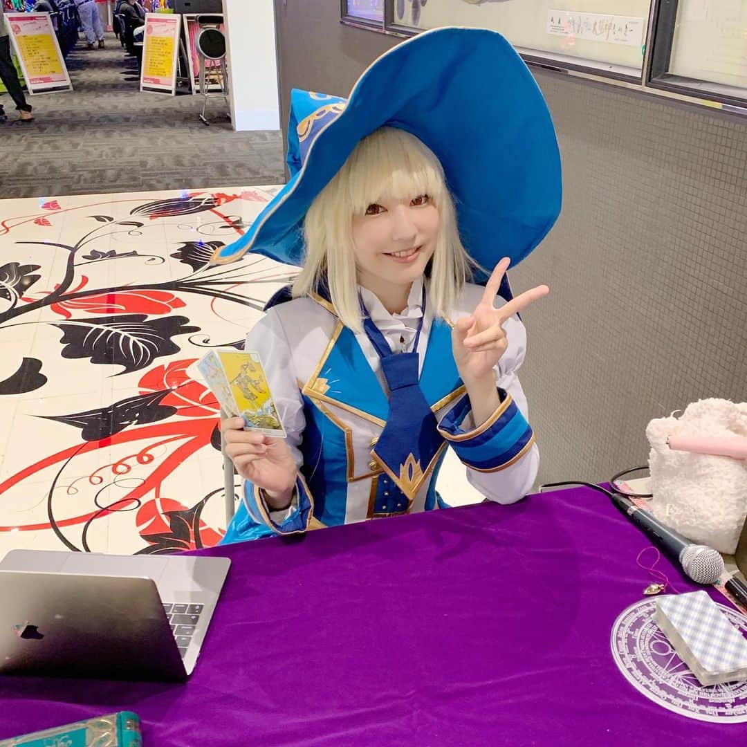 渚のインスタグラム：「クァトロブーム富山田中町さんで占いブース出店いたしました💕 お越し頂いた皆様、ありがとうございました🙏✨✨ 占いイベント出店、これからも色々と経験してゆきたいです…！！！ #cosplay #コスプレ #白猫 #白猫プロジェクト #占い #fortune #tarot #タロット占い」