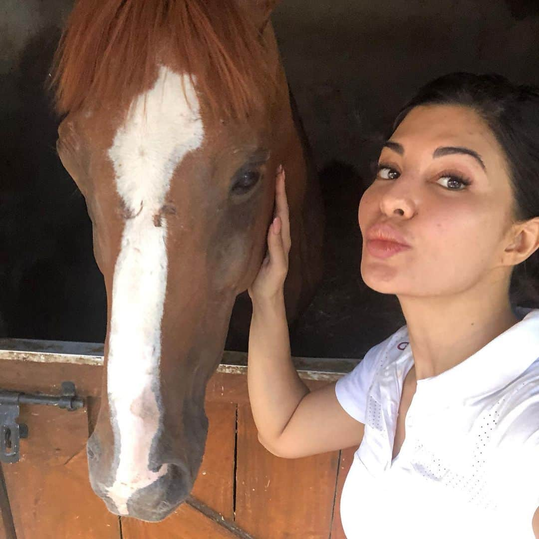 Jacqueline Fernandezさんのインスタグラム写真 - (Jacqueline FernandezInstagram)「Haryana High Court declares all animals as ‘legal persons’ and all citizens as their guardians 💝 this is such a landmark judgement for animal welfare! I’m so happy for all my four legged friends 🥳🥳」6月9日 18時02分 - jacquelienefernandez