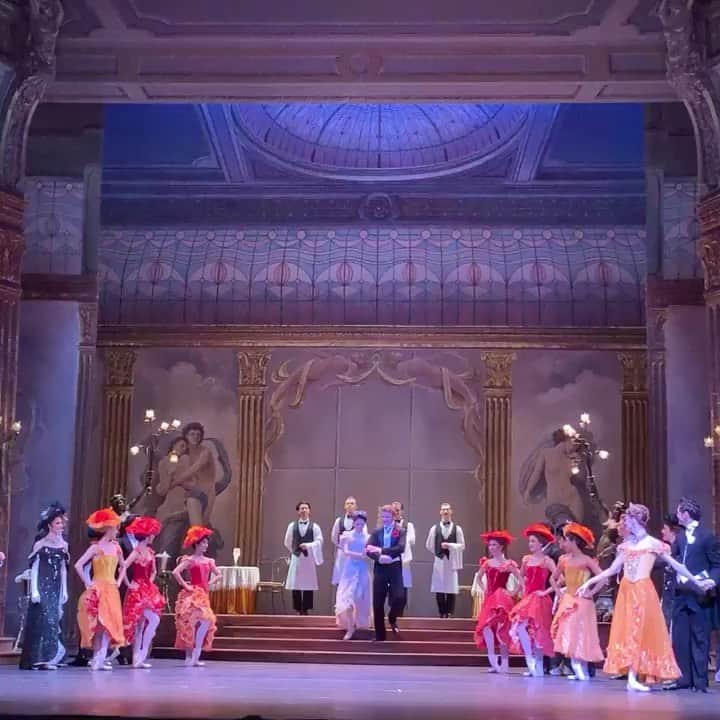 のインスタグラム：「Dancing “Hanna” in “Merry Widow” quickly became one of my favorite role to dance❤️Always love sharing the stage with the @houstonballet dancers and beautiful @jac_long & @charleslouis0829 💓 Special thank you to @linnarlooris, Steven Woodgate & Ronald Hynd⭐️ メリーウィドウのハンナ役は大好きな役の一つになりました❤️ 今までとは違った大人の女性の役。新しい発見があってとても楽しかった😆  Thank you @alysoltero for 🎥  #merrywidow #love #lovestory #ronaldhynd #choreographer #ballet #ballerina #dance」