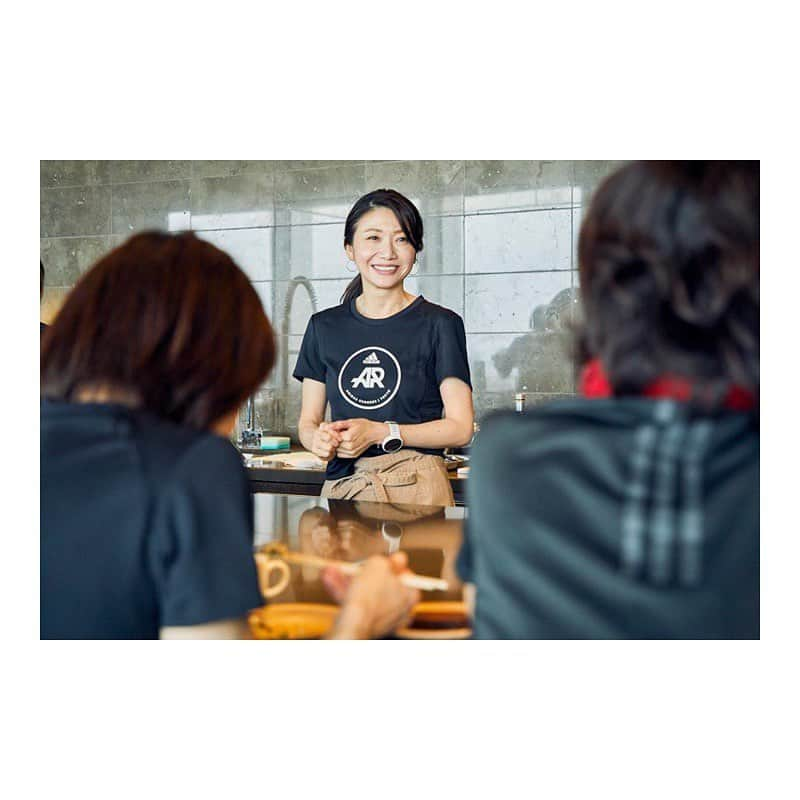 市橋有里さんのインスタグラム写真 - (市橋有里Instagram)「そして本日は2回目のadidas runners nutrition session♪ 今回はテーマは梅雨入りしての倦怠感などを解消する疲労回復メニュー、紫外線対策の美白メニュー。RUN FOR THE OCEANSも昨日から始まったので、できるだけプラスチックゴミを出さないことと、海のものを使おうということでタコを使ったお料理を。わたしは大好きなお料理でセッションをさせていただく喜びだけで、梅雨の憂鬱は吹っ飛びます♪笑 次回はスペシャルsessionで、中野ジェームズ修一氏とのコラボイベントとなります♪7/7の七夕の日にぜひいらしてくださいね🎋 ・ #adidas #adidasrunners  #adidasrunning #runfortheoceans」6月9日 18時19分 - ariichihashi