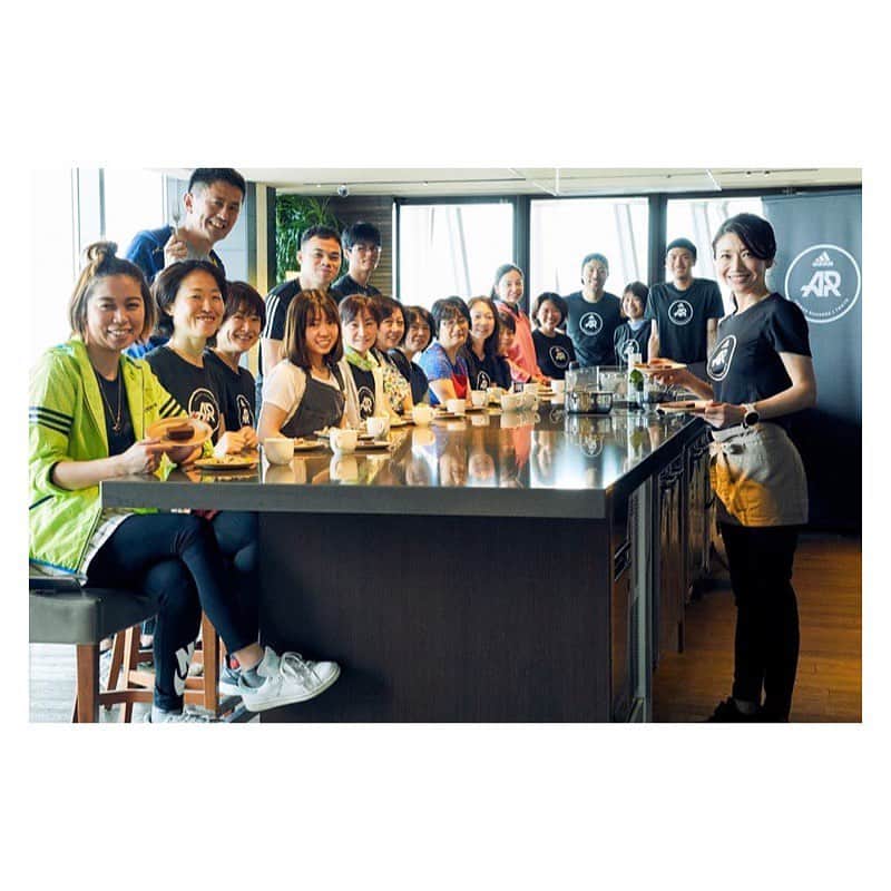 市橋有里のインスタグラム：「そして本日は2回目のadidas runners nutrition session♪ 今回はテーマは梅雨入りしての倦怠感などを解消する疲労回復メニュー、紫外線対策の美白メニュー。RUN FOR THE OCEANSも昨日から始まったので、できるだけプラスチックゴミを出さないことと、海のものを使おうということでタコを使ったお料理を。わたしは大好きなお料理でセッションをさせていただく喜びだけで、梅雨の憂鬱は吹っ飛びます♪笑 次回はスペシャルsessionで、中野ジェームズ修一氏とのコラボイベントとなります♪7/7の七夕の日にぜひいらしてくださいね🎋 ・ #adidas #adidasrunners  #adidasrunning #runfortheoceans」