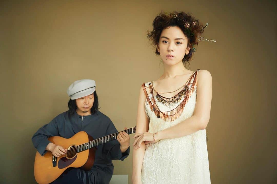 azumiのインスタグラム：「#ワイヨリカ 再結成後初の二人揃って皆さんにお会いするリリースイベントが決定しました♪ さあ何が飛び出すか。息は合うのか、笑。詳細はソニーミュージックの特別サイトからご覧くださいね！お待ちしています！ http://www.110107.com/s/oto/page/Wyolica20?ima=1232 @wyolica1999 から飛べます  #wyolica #wyolica20th #azumi_styling」
