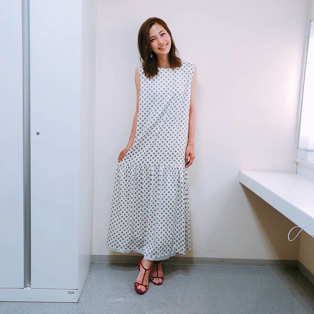 安田美沙子さんのインスタグラム写真 - (安田美沙子Instagram)「こないだの、ノンストップ！の衣装😊❤️✨ dress.... @elendeek  今日は、ラジオ生放送です！ 仲良し向井君と、ゆずさんの歌詞についてお話します⭐️ 6/9(日) NHKラジオ「うたことば」生放送 13:05〜15:55  #instagood #radio #うたことば #nhk #ゆず #onepeace #elendeek」6月9日 9時30分 - yasuda_misako