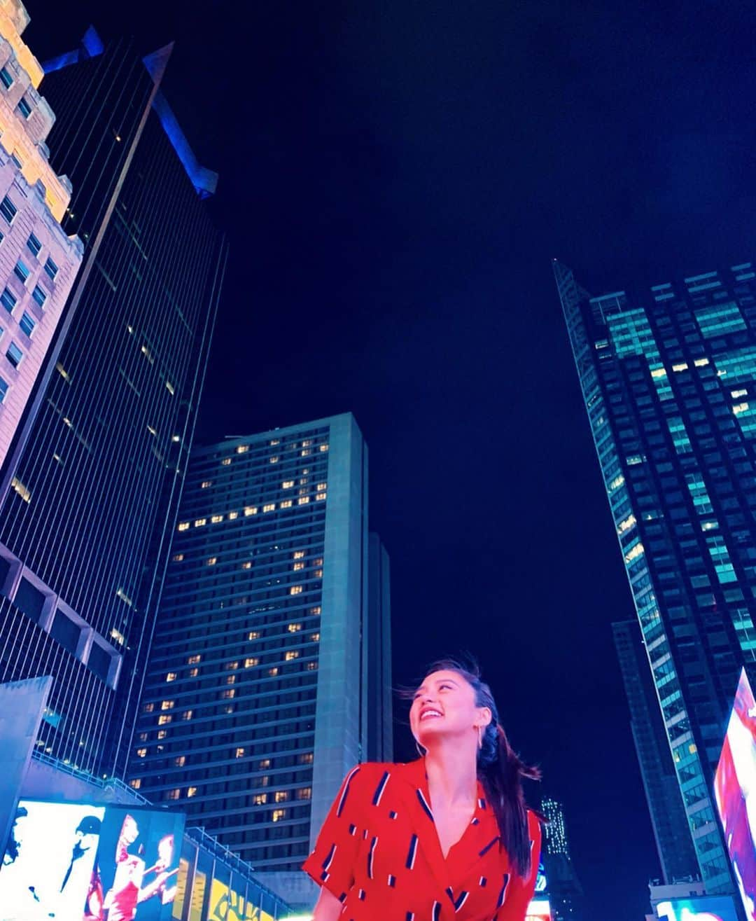 Kim Chiuさんのインスタグラム写真 - (Kim ChiuInstagram)「that feeling na mas marami ka pang pictures kesa sa itinagal mo sa new york!!!😝 lels hihihi savoring the moment as a #Chiurista 🇺🇸🗽🚧 #timesquare at 3am feels like 8pm. . . good morning everybody!!!!😁 have a blessed sunday!!!☀️ #ootdksyc #nyc」6月9日 9時35分 - chinitaprincess