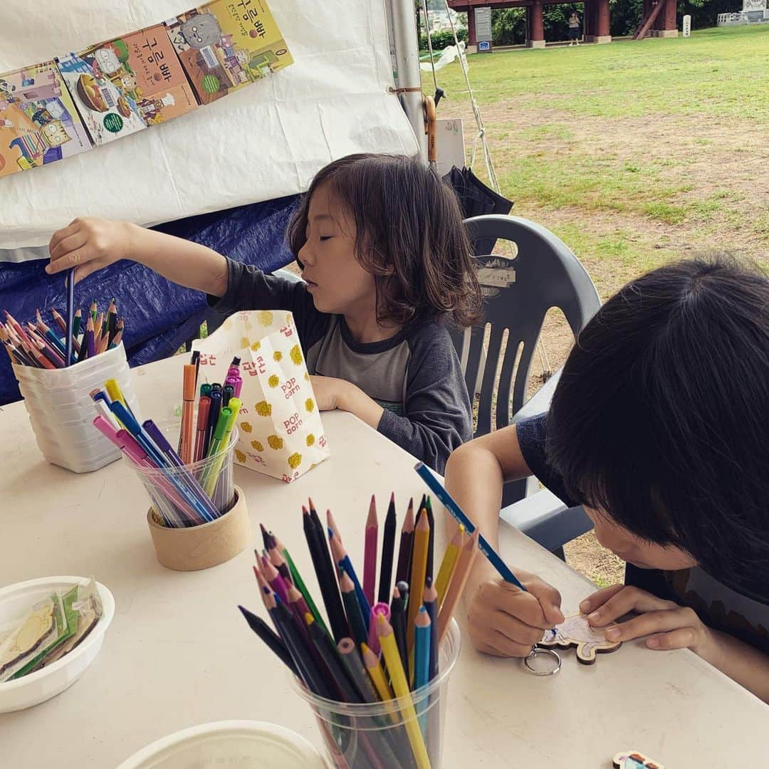 イ・チョニさんのインスタグラム写真 - (イ・チョニInstagram)「2019 무주산골 영화제에서 좋은 추억 만들고 갑니다~~ 이래서 무주무주 하는군요~~!! 감성이 충만한 #무주산골영화제 #하이브로우 #고생했다얘들아」6月9日 9時36分 - chuny012