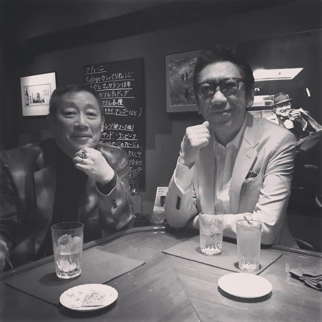 布袋寅泰さんのインスタグラム写真 - (布袋寅泰Instagram)「本日、22時より放送のNHK FM「サウンドクリエイターズ・ファイル」もお楽しみに！ ニューアルバム「GUITARHYTHM Ⅵ」の制作秘話はもちろん、アルバムの楽曲もたっぷり紹介します。今回のスペシャルゲストは、布袋の楽曲の歌詞を多数手がけ、長年の友人でもある作詞家・詩人の森雪之丞さん。お聴き逃しなく！！ 【Radio】 NHK FM「サウンドクリエイターズ・ファイル」 22時00分～午後23時30分 6月9日(日)ゲスト: 森雪之丞（作詞家・詩人） 番組HP: https://www4.nhk.or.jp/scf/  #nhk #布袋寅泰 #森雪之丞 #ラジオで聴くギタリズムもなかなかいいよ」6月9日 9時46分 - hotei_official