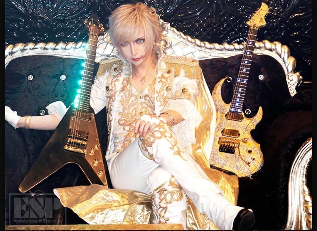 MiA のインスタグラム：「最近毎日10時間以上ギターを弾く生活をしてます🎸 今月からluzくんツアー！ luzくんの最高の歌をしっかりサポートギタリストとして支えるツアーにするぞい！」