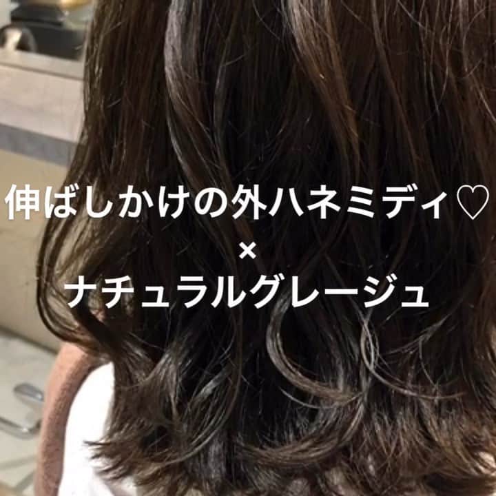 Makaraのインスタグラム：「伸ばしかけの似合わせ✂︎ ． top stylist藤遼平 ． @rryobsk ． ︎ @makara_ginza ▫︎ 東京都中央区銀座8-8-6-銀栄ビル６Ｆ ▫︎ TEL 03-6264-6135 ▫︎ open10:00〜23:00 ▫︎ #銀座美容室 #銀座ヘアサロン #銀座8丁目 #新橋 #深夜営業 #ロングヘア #단발머리 #おしゃれさんと繋がりたい #時尚 #ラベンダーアッシュ  #ニューオープン #ヌーディーベージュ #インナーカラー #ヘアサロン #おフェロ #グラデーションカラー #イルミナ #インナーカラー #アッシュ #外国人風  #コテ巻き #サラ艶 #アンチエイジング #グレージュ #ginzasix #ピクサムカラー  #カラーレシピ #藤遼平」