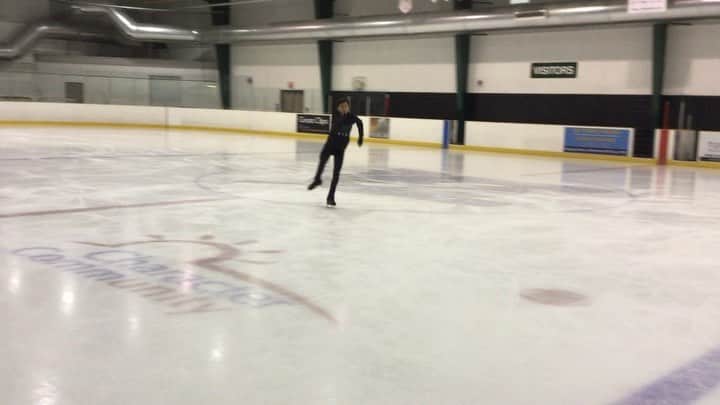 ヴィンセント・ゾウのインスタグラム：「2019-2020 FS: Cloud Atlas OST choreographed by Lori Nichol Enjoy this sneak peek of my choreo! Highs, lows, rhythm, and emotion. I honestly can’t wait to perform this in competition. It’s such a special program, and I am indebted to Lori for putting her heart into this piece with me. Special thanks also to Kurt Browning, who was heavily involved in the development of movement and footwork throughout the program. What an experience last week was!」