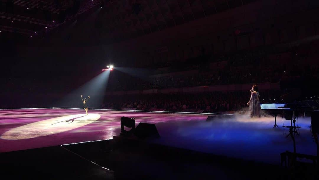 May J.さんのインスタグラム写真 - (May J.Instagram)「「Fantasy On Ice」昨年に続き今年もメドちゃん(エフゲニア・メドベージェワ)とコラボをさせていただきました！曲は私が作詞をした曲「Faith」。信念をテーマにしていて、私は誰にも壊されたりしない、どんな逆境も乗り越えてみせる！という強い気持ちを歌っています。メドちゃんのとても優しくてかわいい人柄が大好き！またいつでも日本に来て、そしてまたコラボしようね！！ I’m so lucky to collaborate with Medo Chan again this year at Fantasy On Ice!! The collaboration song is called “Faith” , which I wrote the lyrics. The theme for this song is having strong faith in yourself, no matter what kind of challenges or difficulties you’re going through in your life. Medo Chan is such a sweetheart, I love her so much!! Please come back to Japan anytime, and hopefully we get to collaborate again!! #メドちゃん #FaOI2019 #Faith #EvgeniaMedvedeva」6月9日 10時24分 - mayjamileh