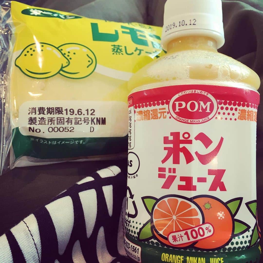 伊澤一葉さんのインスタグラム写真 - (伊澤一葉Instagram)「これから長崎  空港で朝食ペロペロ」6月9日 10時40分 - ichiyo.izawa