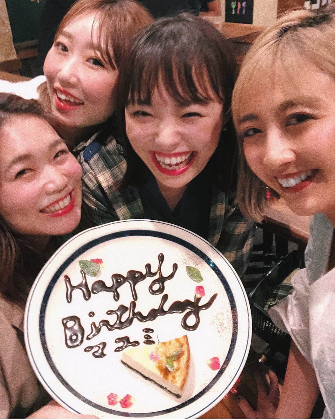 sayocoのインスタグラム：「愛するマユミのbirthday🎂💘 (カタカナの「マユミ」新鮮😂) ・ ずっとずっと最高なまるがおーず🙆‍♀️💋 ・ ・ #まるがおーず #レペゼン茅ヶ崎」