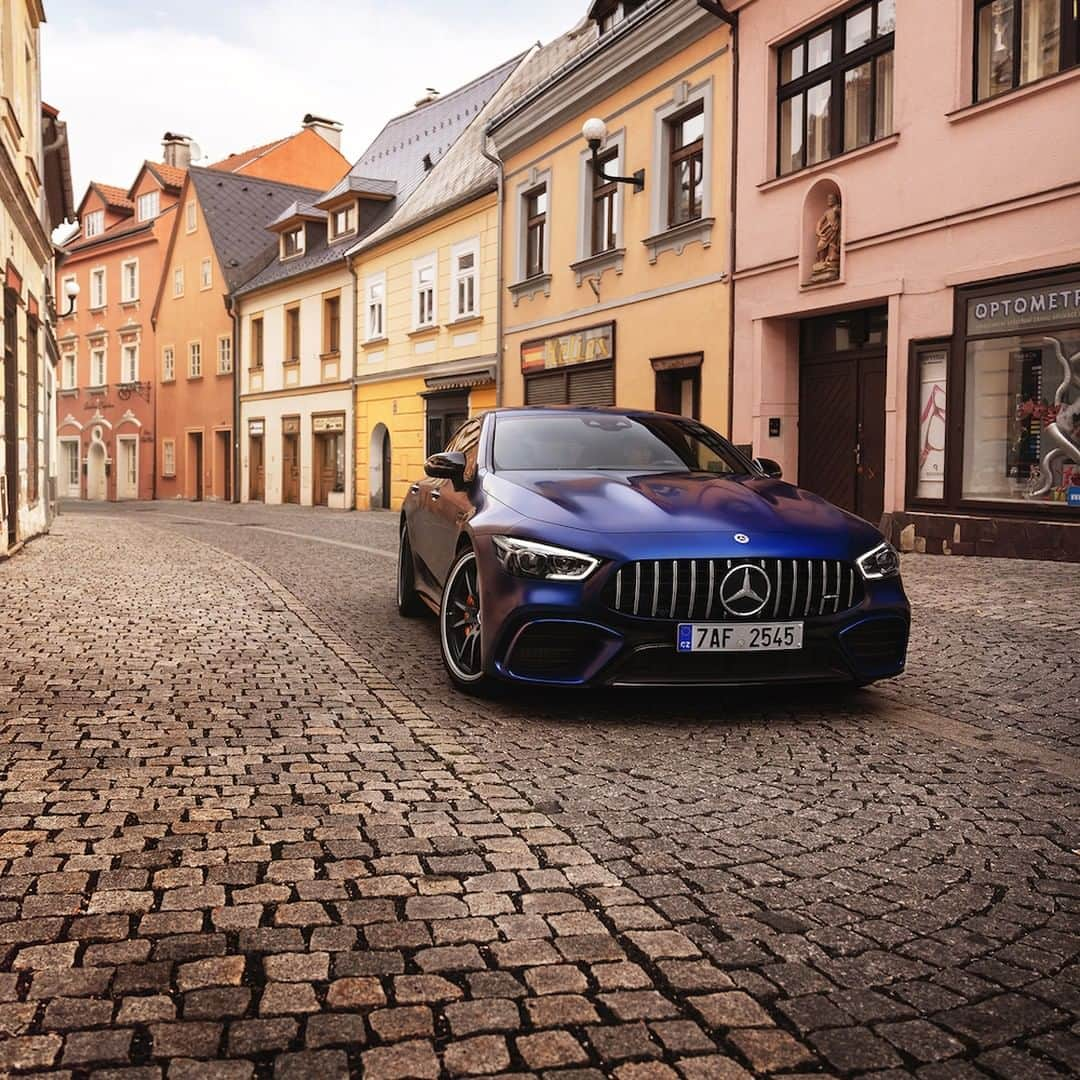 メルセデス・ベンツさんのインスタグラム写真 - (メルセデス・ベンツInstagram)「The Mercedes-AMG GT 63 S 4-door Coupé also looks good with a colourful background. 🔥 📸: @ranier_fernandez_photography for #MBsocialcar  _____ [Mercedes-AMG GT 63 S 4MATIC+ | Kraftstoffverbrauch kombiniert: 11,3 l/100 km | CO₂-Emissionen kombiniert: 257 g/km | mb4.me/nefz] . #Mercedes #MBCar #MercedesBenz #AMG #amazingcars #GT #GT63S #carsofinstagram #InstaCars #DrivingPerformance」6月9日 11時00分 - mercedesbenz