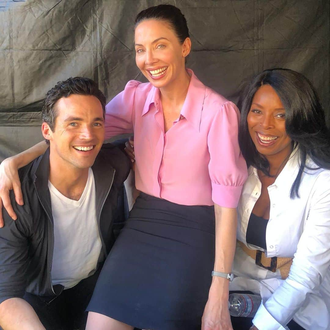 ウィットニー・カミングスさんのインスタグラム写真 - (ウィットニー・カミングスInstagram)「I know my smile is corny but I have my dream cast @ianmharding @tasha4realsmith ❤️ why aren’t you in this pic @theoriginalbigdaddy?」6月9日 11時12分 - whitneycummings