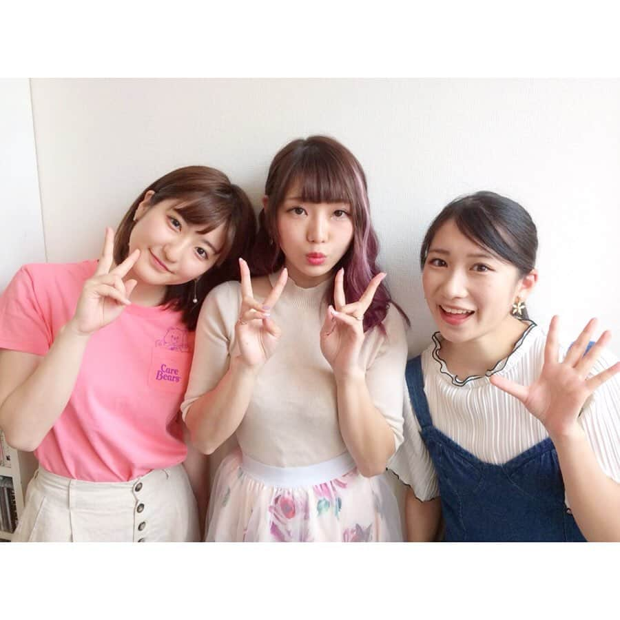 加藤一華さんのインスタグラム写真 - (加藤一華Instagram)「. あざーかっつ！💗💙❤️ この3shotなかなかレア☺️ . #ボンボンtv #me #いちなる #えっちゃん #girl #ラジオ #radio #レインボータウンFM #rainbowtownfm」6月9日 11時12分 - ichika_kato