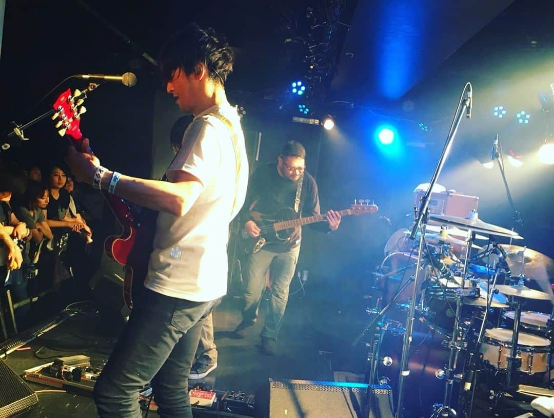 荒井岳史さんのインスタグラム写真 - (荒井岳史Instagram)「#thebandapart  #fever10thanniversary  来てくれた皆さん、ありがとう！ 身体がバッキバキを超えて、ボリンボリンです。楽しかった。 FEVER10周年祭り、次回はFINO企画で2マンです🙇🏻 写真 : @channy_bb」6月9日 11時14分 - takeshi_arai