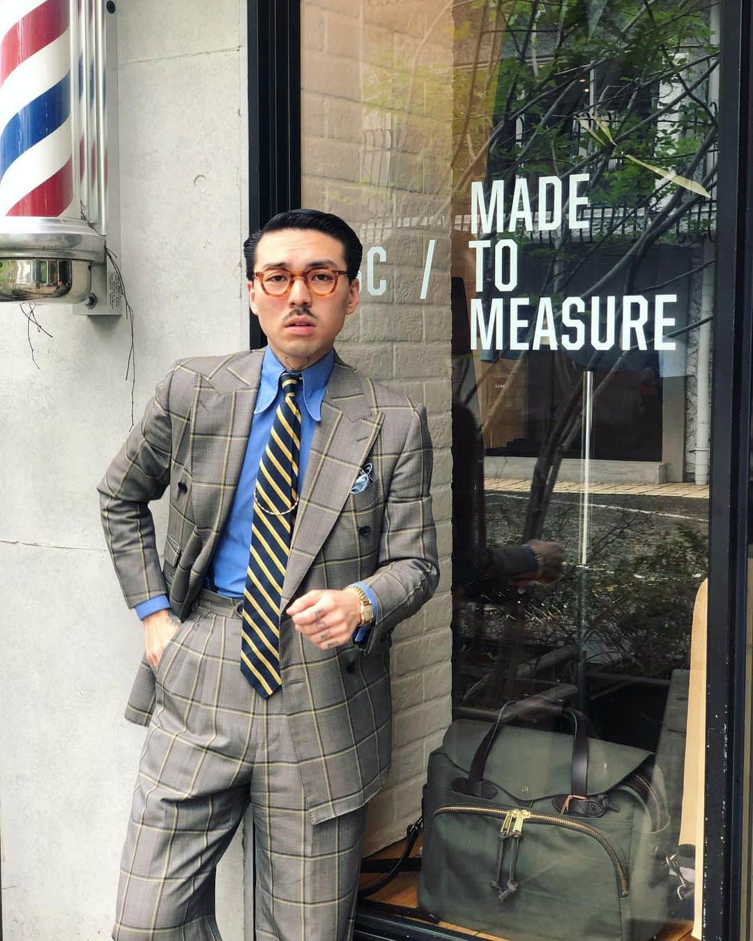 フリーマンズスポーティングクラブさんのインスタグラム写真 - (フリーマンズスポーティングクラブInstagram)「FSC STAFF STYLE - TOKYO 2019.06.09  Suit & shirt: #fscmadetomeasure  Necktie: #vintage #brooksbrothers  Eyewear: #vintage  #freemanssportingclub  #madetomeasure  #menswear #tailoredsuit  #fsctokyo #fscginza」6月9日 11時28分 - freemanssportingclub_jp