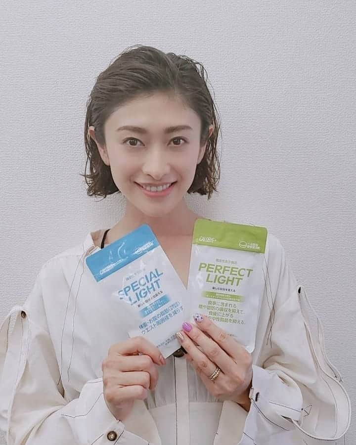 山田優さんのインスタグラム写真 - (山田優Instagram)「運動とバランス良い食事に カロバイプラス！ より健康的な生活を送れるように 機能性表示食品だから安心して 飲めておすすめ カロバイプラスの機能性表示食品とは・・・ ★CALOBYE+ Perfect Light（パーフェクトライト）★ 食事に含まれる糖や脂肪の吸収を抑えて、食後に上がる血糖値や中性脂肪を抑える。 3粒あたりに1日に必要とされている量のマルチビタミン合有！ ★CALOBYE+ Special Light（スペシャルライト）★ 体重、お腹の脂肪（内臓脂肪、皮下脂肪）、ウエスト周囲径を減らす。 3粒あたりに1000億個の乳酸菌！ヨーグルト100個分相当の乳酸菌配合！  詳しくは▶︎http://bit.ly/2Zke8r9  もしくはネットで 「山田優 カロバイプラス」を検索！  #calobyeplus #calobye #カロバイプラス #カロバイ #ターミナリアベリリカ #葛の花 #マルチビタミン #乳酸菌 #健康 #健康モード #楽しむ自分を支える #新しい自分と出会える」6月9日 11時38分 - yu_yamada_