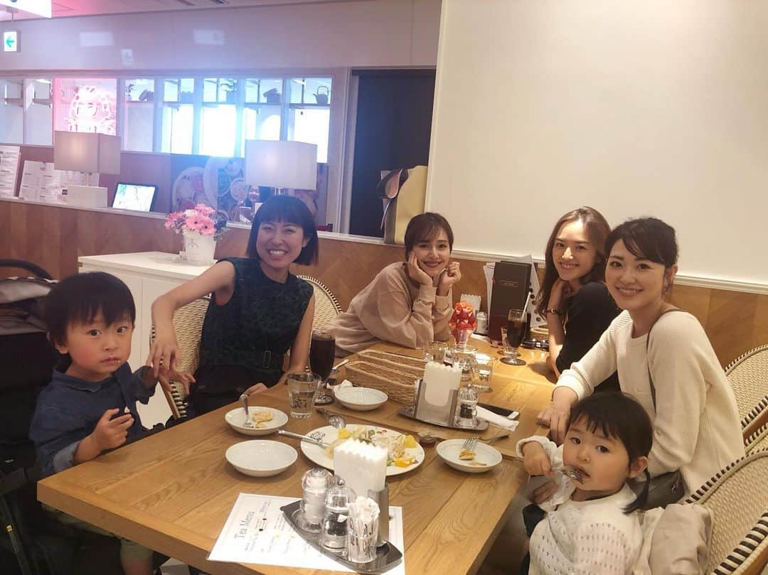 夏美さんのインスタグラム写真 - (夏美Instagram)「会う度に話す内容が変わっていく❗️ なんだかんだ出会ってもう7年くらいかな？？🙆‍♀️ 同年代仲間たち✨ ＊ #渋谷ランチ  #子連れランチ  #子連れランチ東京  #酢重ダイニング  #果実園リーベル」6月9日 11時40分 - natsumisaito333