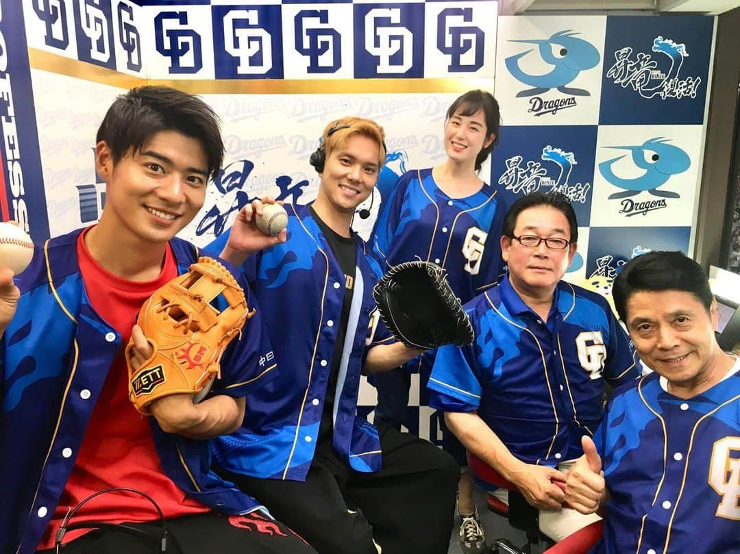 宮武紗里さんのインスタグラム写真 - (宮武紗里Instagram)「昨日は #昇竜デー ⚾️ おそろいのユニフォームで応援するのは やっぱり、楽しいですね😋  #ドラゴンズ#イーグルス#交流戦#ナゴヤドーム#峰竜太 さん#鈴木孝政 さん#ボイメン#水野勝 さん#辻本達規 さん#勝利の男神#ドラHOT +」6月9日 11時45分 - sari_miyatake