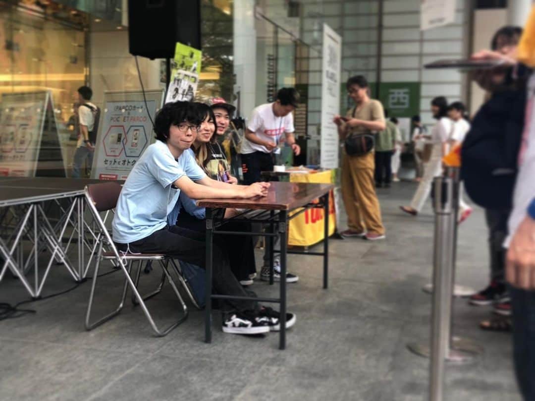 彩さんのインスタグラム写真 - (彩Instagram)「タワレコ名古屋パルコ店でサインを待つワクワクのリトルブラック 。 photo by @ka2adp」6月9日 11時46分 - aya_the_little_black