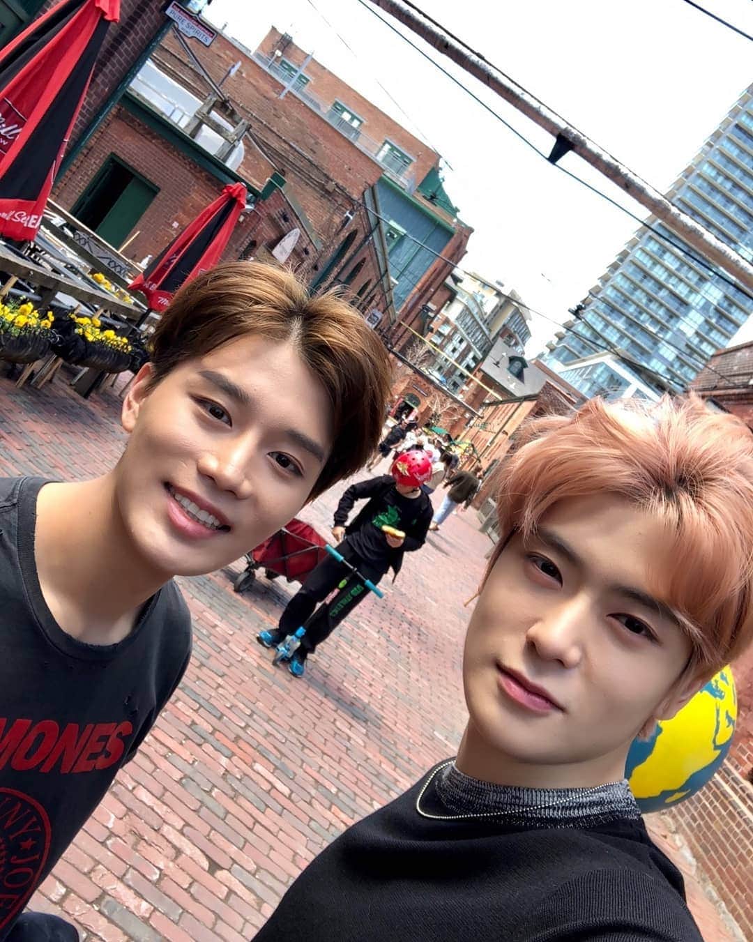 NCT 127さんのインスタグラム写真 - (NCT 127Instagram)「Tour Roommates in TORONTO❤  #NCT127 〖 #SUPERHUMAN 〗  #WE_ARE_SUPERHUMAN #NCT127_SUPERHUMAN」6月9日 11時53分 - nct127
