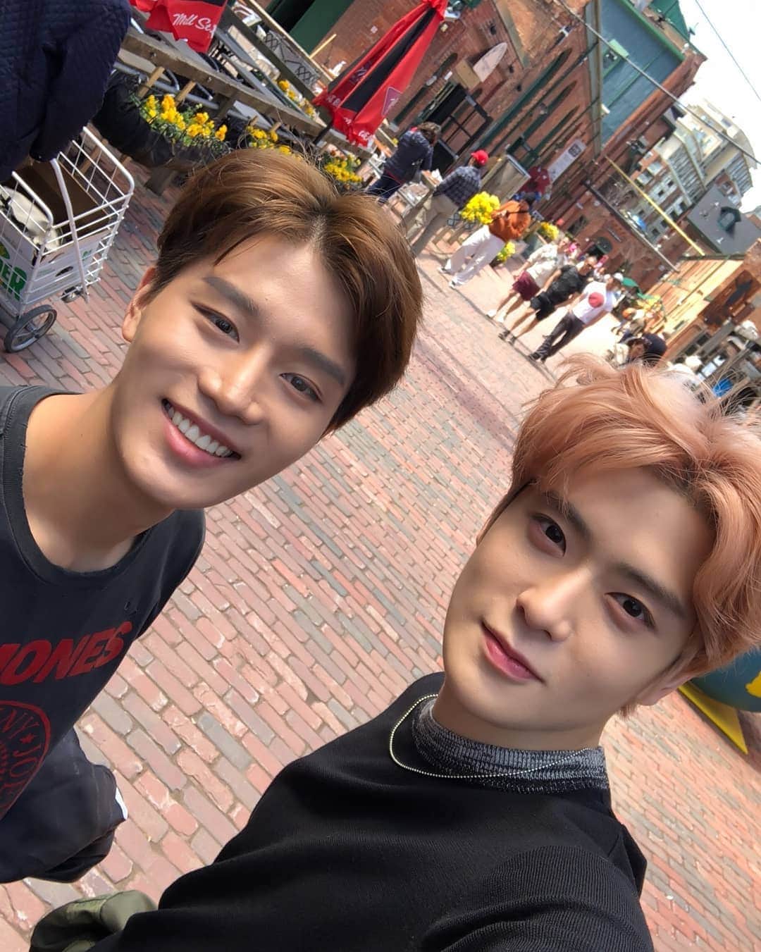 NCT 127さんのインスタグラム写真 - (NCT 127Instagram)「Tour Roommates in TORONTO❤  #NCT127 〖 #SUPERHUMAN 〗  #WE_ARE_SUPERHUMAN #NCT127_SUPERHUMAN」6月9日 11時53分 - nct127