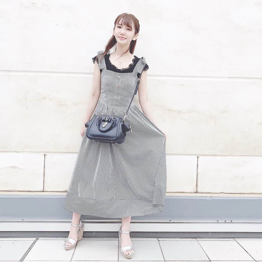 五十嵐茉優さんのインスタグラム写真 - (五十嵐茉優Instagram)「ㅤ ㅤ yesterdays fashion💭 ㅤ inner  #luluem  onepiece  #u_dresser  bag  #jillbyjillstuart  sandal  #randa  ㅤ 昨日は家族でおでかけ👨‍👩‍👧‍👦！ Bershkaでカジュアルなアウターを 買ったから早く着たい(´～`) ㅤ #ootd #outfit #cordinate #outlook #きょコ #いつコ #プチプラ #プチプラコーデ #韓国ファッション #マキシワンピ #ギンガムチェック #シルバーサンダル #ジルバイジルスチュアート #かわ育 #fasmees #petrel_jp #ray公認インフルエンサー #larmedolls #ハーフアップ #まうしふく」6月9日 11時54分 - mau08us