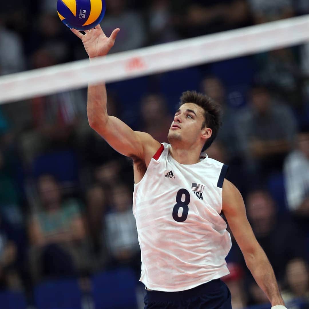 USA Volleyballさんのインスタグラム写真 - (USA VolleyballInstagram)「Scenes from the U.S. Men's  match against Russia. --- U.S. Men play Portugal on Sunday at 5a PT. Watch live on FloVolleyball.tv」6月9日 12時02分 - usavolleyball