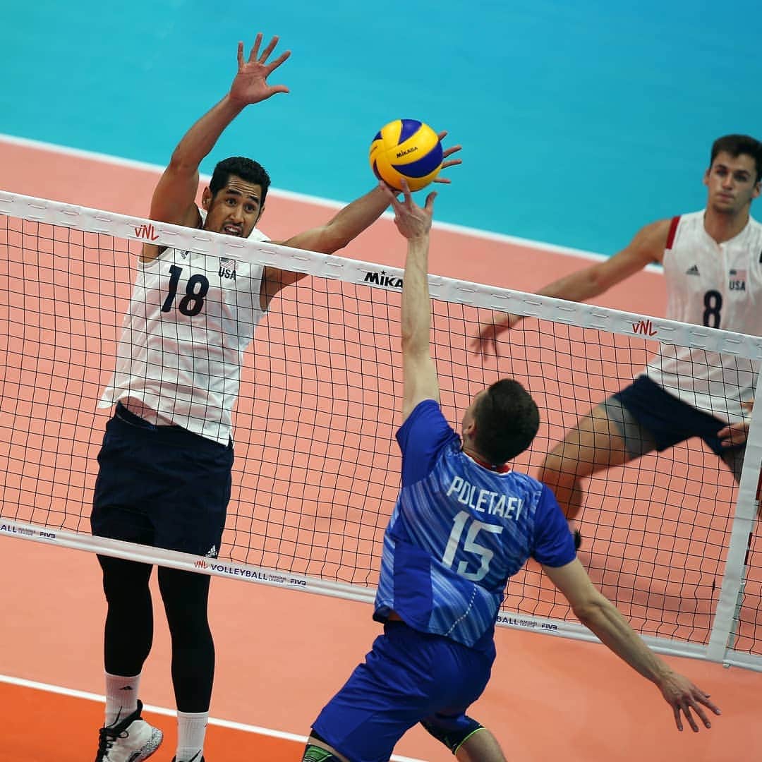 USA Volleyballさんのインスタグラム写真 - (USA VolleyballInstagram)「Scenes from the U.S. Men's  match against Russia. --- U.S. Men play Portugal on Sunday at 5a PT. Watch live on FloVolleyball.tv」6月9日 12時02分 - usavolleyball