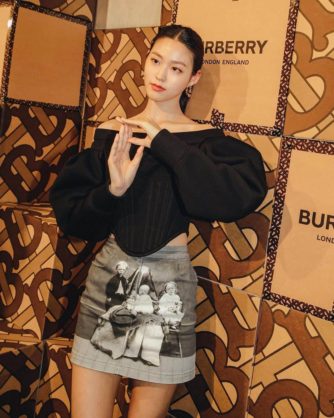 가로수길 , Seoulさんのインスタグラム写真 - (가로수길 , SeoulInstagram)「[Thomas Burberry Monogram party] 📸 @burberry 🔥🔥 Thx @sh_9513 💥 김설현 TB 💥💥 . . . #写真 #outfitideas #styleoftheday #ファッション #フォトグラファー #instafashion #파리 #東京 #서울패션위크 #sfw #오오티디 #nyc #koreafashion #패션그램 #womenswear #nyfw #데일리그램 #outfit #ootd #street #streetfashion #streetphoto #가로수길 #이태원 #사진 #스트릿패션 #모델 #wiwt #nyfw #pfw」6月9日 12時07分 - jaylim1