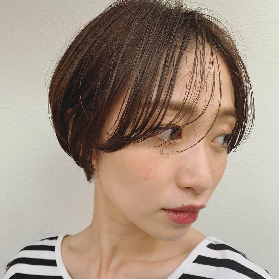 小松美緒のインスタグラム：「@yoshinariyuri  new hair✨✨✨✂︎ 切りながら、にやけるくらい似合いすぎてて可愛かった💕💕 いつも任せてくれてありがとう。」