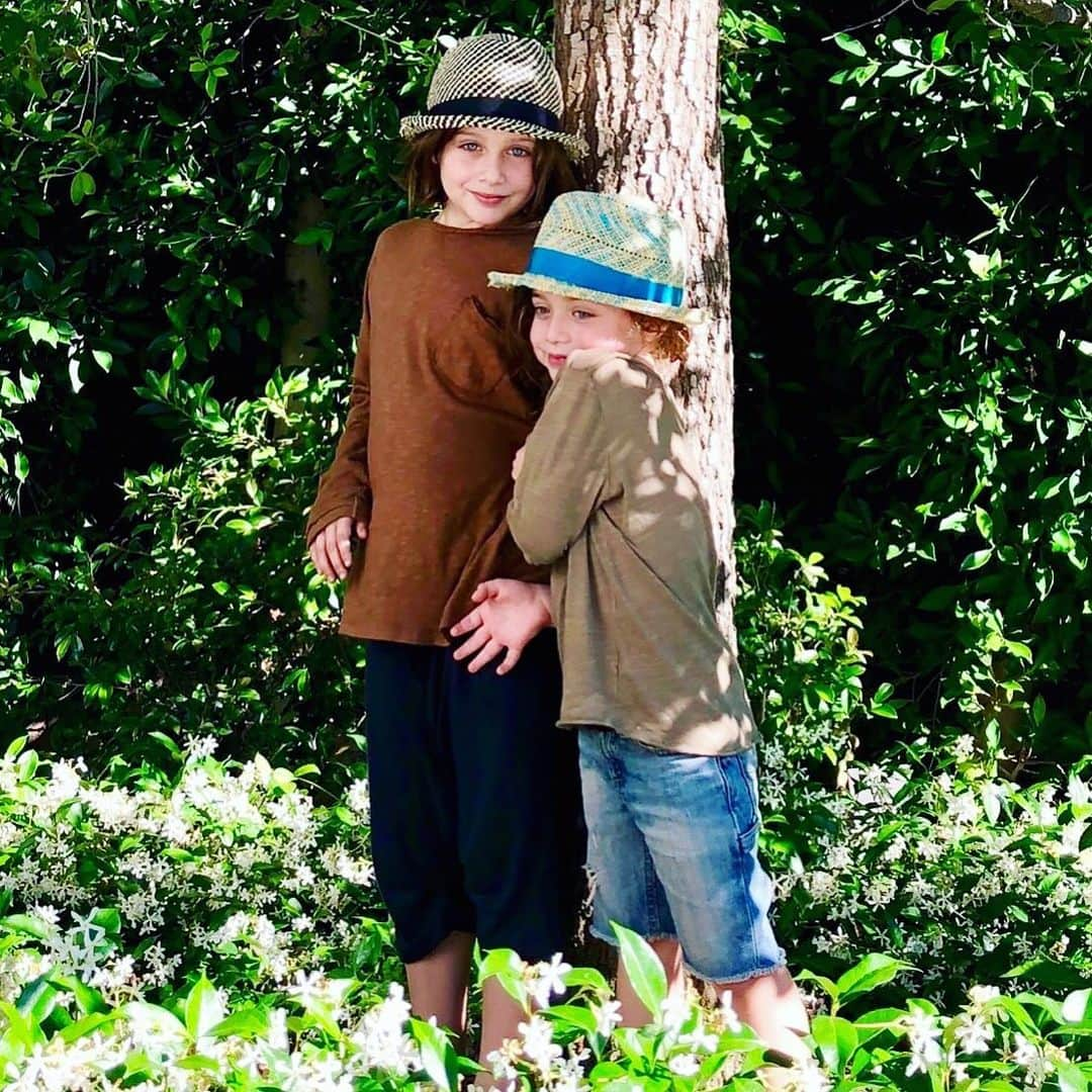 レイチェル・ゾーさんのインスタグラム写真 - (レイチェル・ゾーInstagram)「My little #treehugger boys 🌳🌴 #skyandkaius💙👼 #brothers 🙏🏻」6月9日 12時33分 - rachelzoe