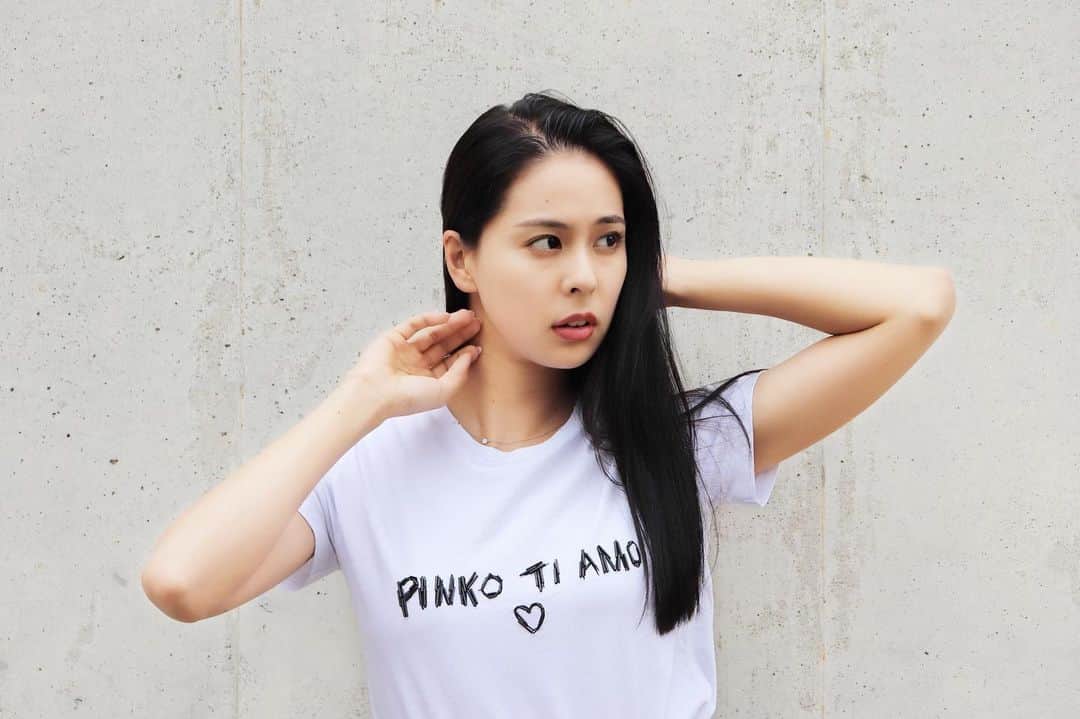 阿部桃子さんのインスタグラム写真 - (阿部桃子Instagram)「最近白Tシャツコーデにハマってるよ🖤 「PINKO ti amo ♡」可愛すぎる🥺🥺 @pinkoofficial  #fashion #ootd #tshirt #PINKO #ファッション #コーデ #白T」6月9日 12時30分 - momokoabeofficial