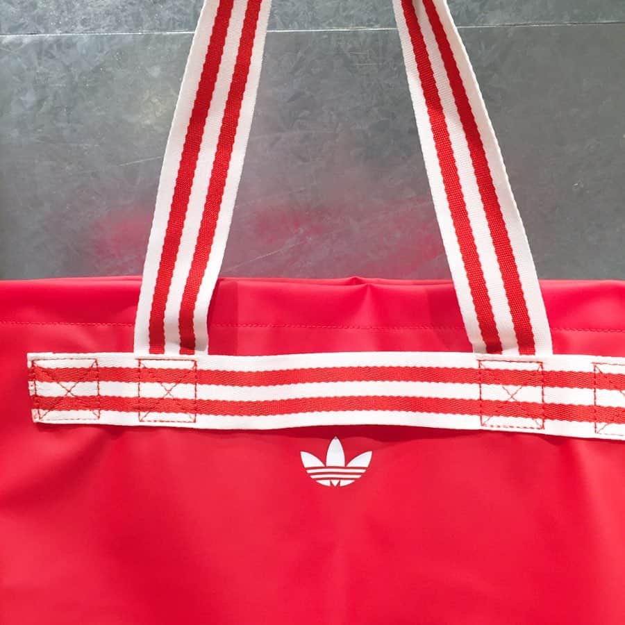 H BEAUTY&YOUTHさんのインスタグラム写真 - (H BEAUTY&YOUTHInstagram)「＜adidas Originals by Fiorucci＞ pvc stripe toto bag ¥3,990-(+tax)  #H_beautyandyouth @h_beautyandyouth  #BEAUTYANDYOUTH #Unitedarrows #adidasoriginalsbyfiorucci #adidas #adidasoriginals #fiorucci」6月9日 12時37分 - h_beautyandyouth