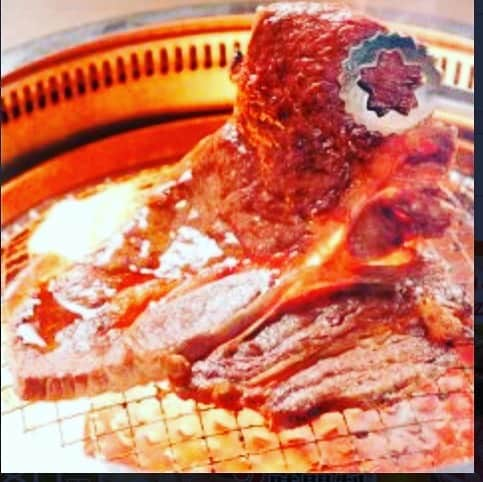 かるび家 梅田店さんのインスタグラム写真 - (かるび家 梅田店Instagram)「お疲れ様です🍖 かるび家梅田店です🍖  ブラックアンガス１枚ステーキ 素敵に適度に切り分けて 食べて〜  #梅田 #大阪駅 #焼肉 #食べ放題 #個室 #宴会 #貸切 #あぶりや #かるび家 #f4f #学生 #クーポン #いいねした人全員フォローする #写真 #焼き肉 #いいね返し #阪急梅田 #駅近 #ステーキ #黒毛牛 #相互フォロー #instagood #instadiary #instalike #instamood #instalove #instafollow  #ステーキ」6月9日 13時09分 - karubiya.umeda