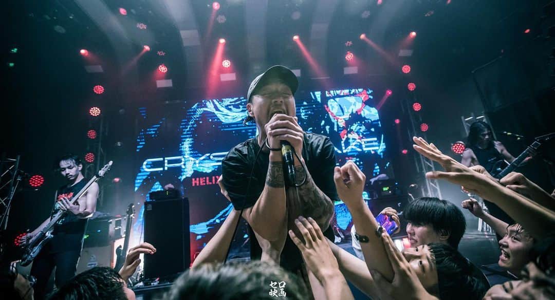 Crystal Lakeさんのインスタグラム写真 - (Crystal LakeInstagram)「THANK YOU BEIJING, CHINA LAST NIGHT! It was great sold out show! We’ll be back really soon. Thanks a lot!  Photo: @seroisland  #CrystalLake #HELIX #China」6月9日 13時07分 - crystallake777